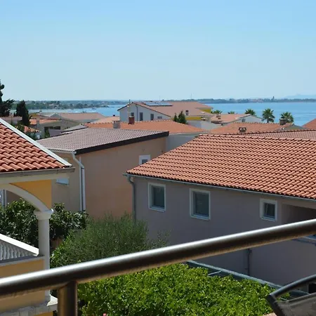 Dobra Holiday Lägenhetshotell Vir
