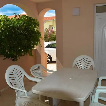 Dobra Holiday Vir