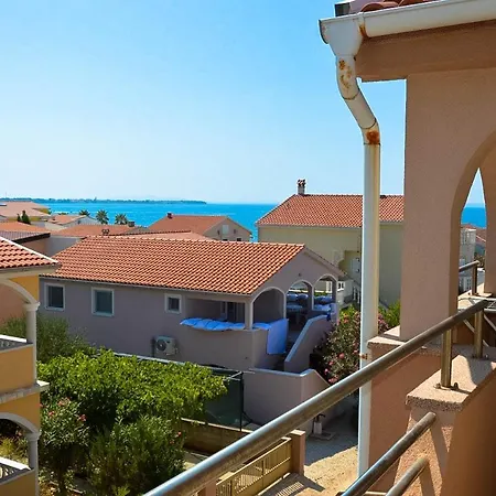 Dobra Holiday Lägenhetshotell Vir