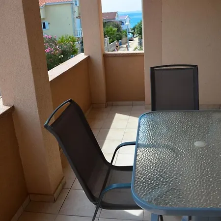 Dobra Holiday Vir