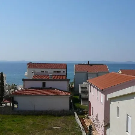 Dobra Holiday * Vir